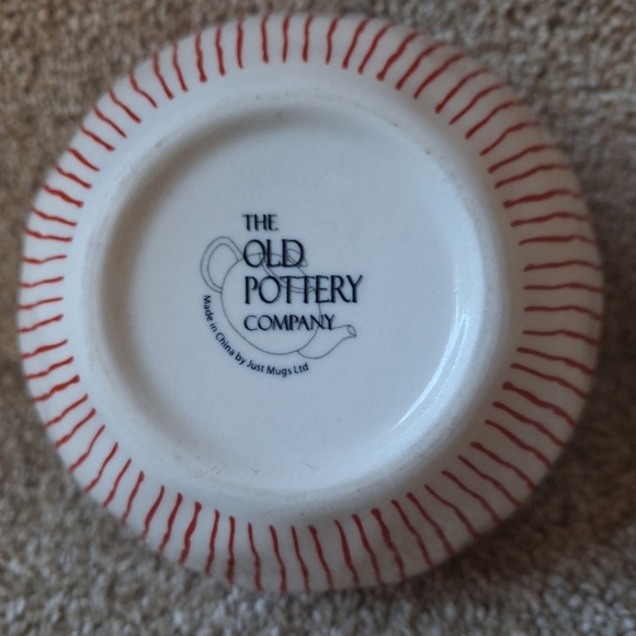 The Old Pottery Company Red/White Bowl with gold rim 6" - Picture 5 of 5